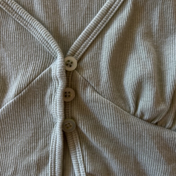 Green button front top - Picture 2 of 3